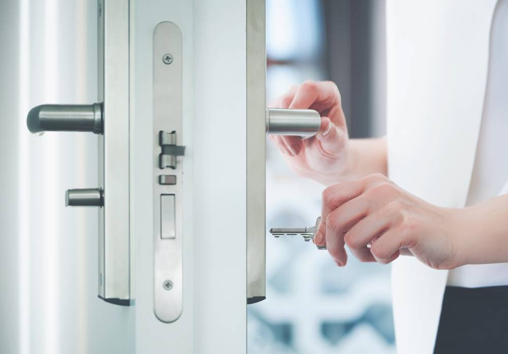 Ouverture de porte claquée près de Houilles